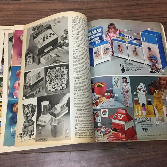 1975 Eatons Christmas Catalog Canada - Picture 11 of 16